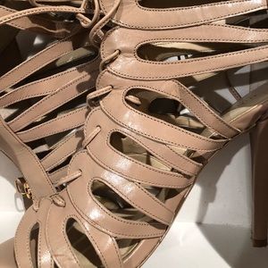 EUC Nine West cage ivory sandals.
